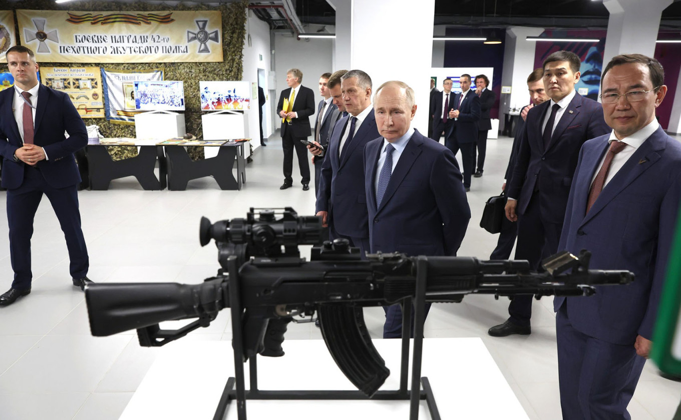  Vladimir Putin, Head of the Sakha Republic (Yakutia) Aisen Nikolayev (L-R) view industrial products used in the zone of Russia's special military operation on display at the Kvartal Truda [Labour Quarter] creative cluster in Yakutsk. Peter Kovalev / POOL / TASS 