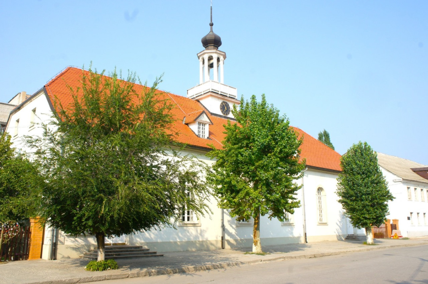  The "kirkha," the oldest extant building in Staraya Sarepta. Photo courtesy of authors 