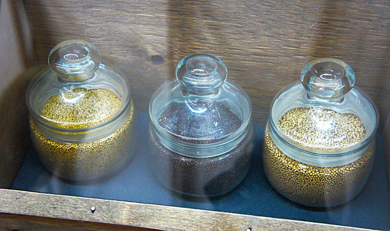  Mustard seeds: Sarepta, French and English Exhibit at the Museum-Reserve of Staraya Sarepta. Photo courtesy of authors 