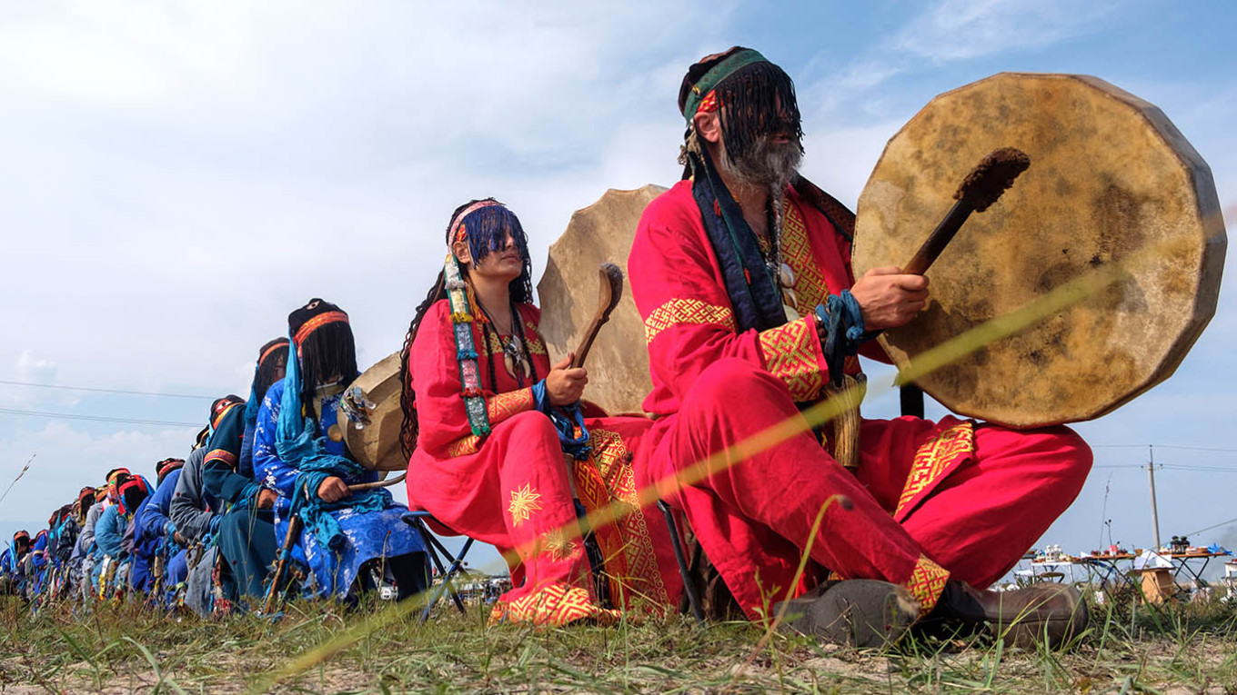  Shamans try to summon rain to battle the Siberian wildfires. Vladimir Baikalsky / TASS 