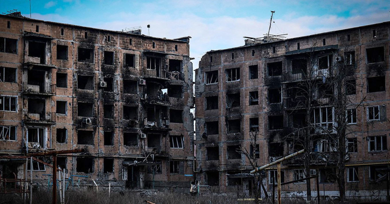  Houses in the town of Vuhledar after Russian shelling. National Police of Ukraine 