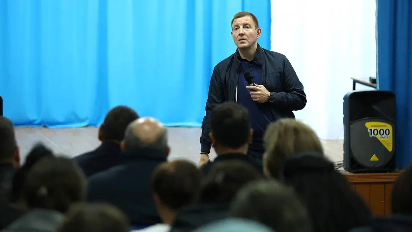  Acting Altai Governor Andrei Turchak at a meeting with the public. t.me/turchak_andrey 