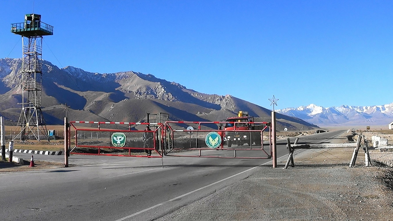  Kyrgyzstan's border with China. Zossolino (CC BY-SA 4.0) 