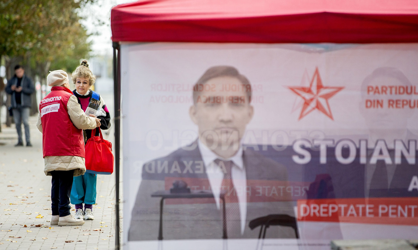  A woman hands out election leaflets in downtown Chisinau. Dumitru Doru / EPA / TASS 