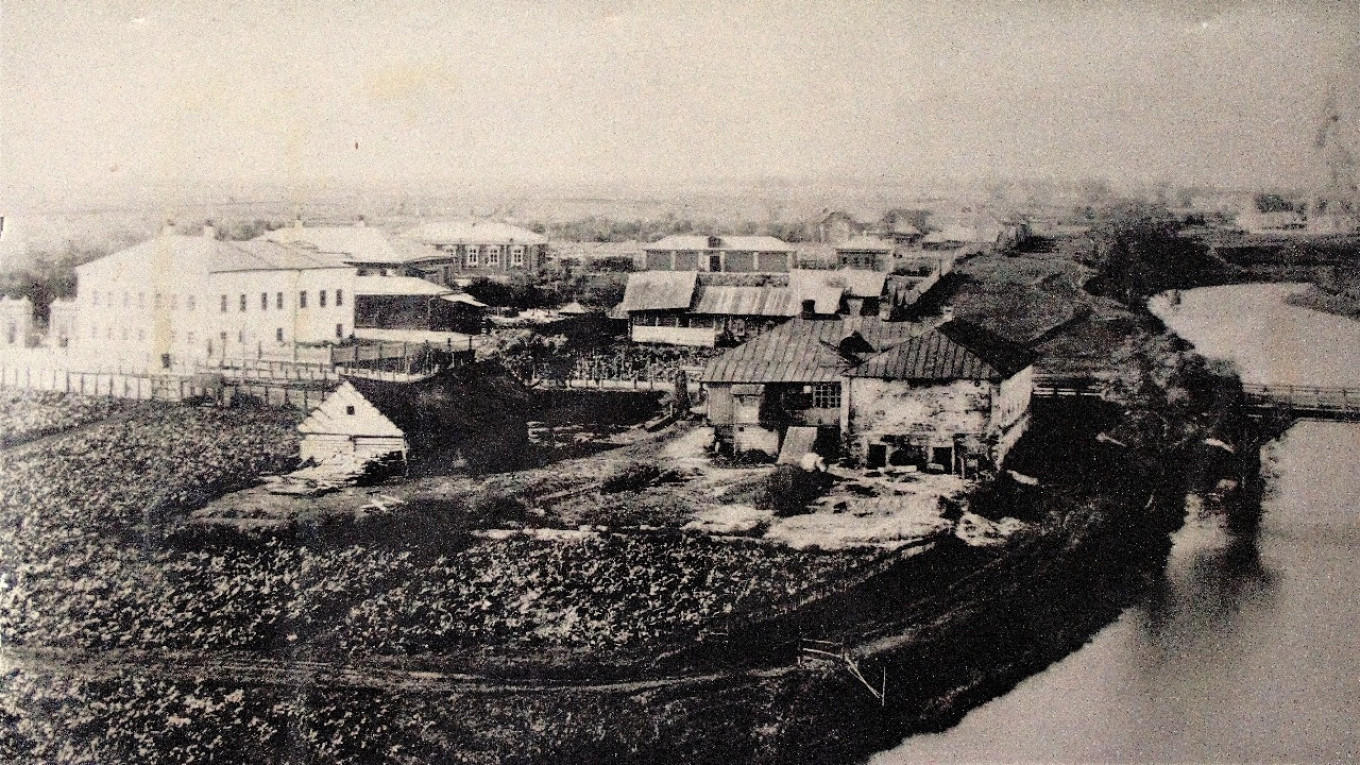  Panorama of Suzdal in the 1900s. Everything growing in the vegetable gardens is horseradish. Wikimedia Commons 