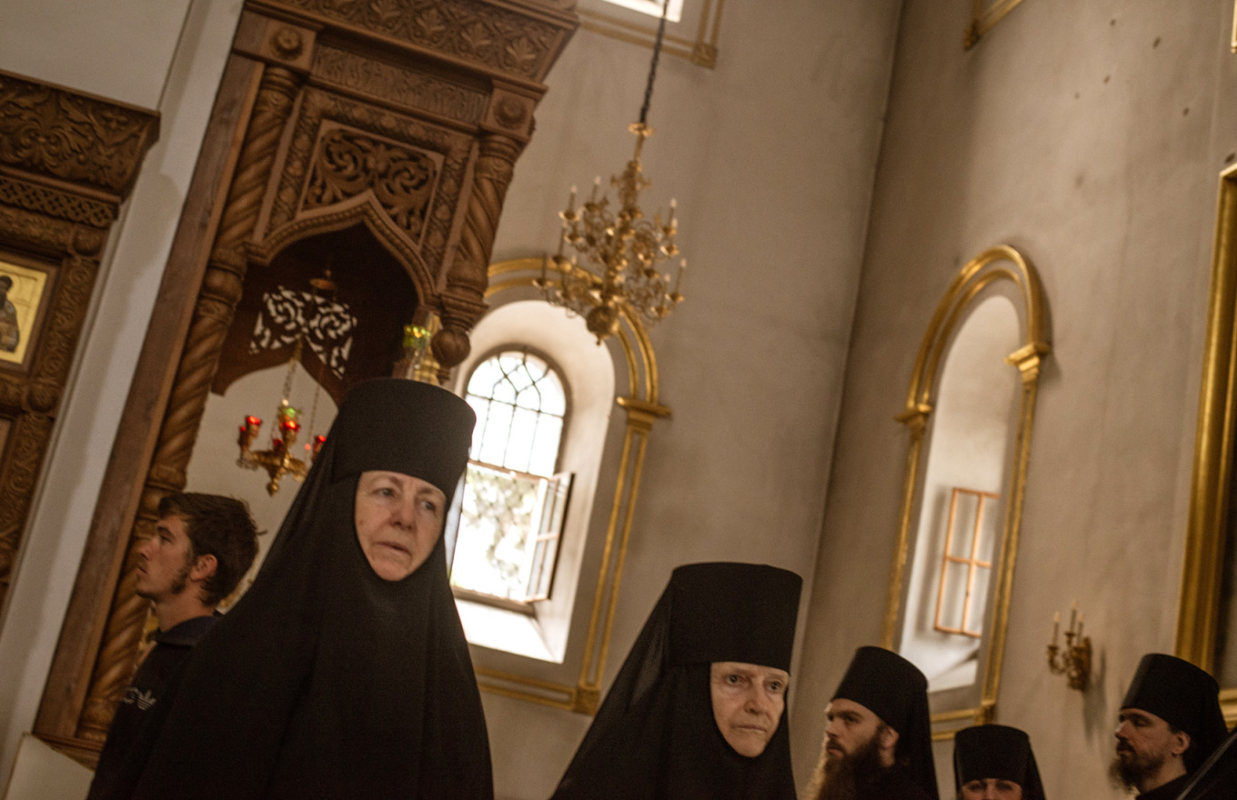  Nuns from a destroyed convent in Bohorodychne were moved to Svyatohirsk Lavra. André Luís Alves 