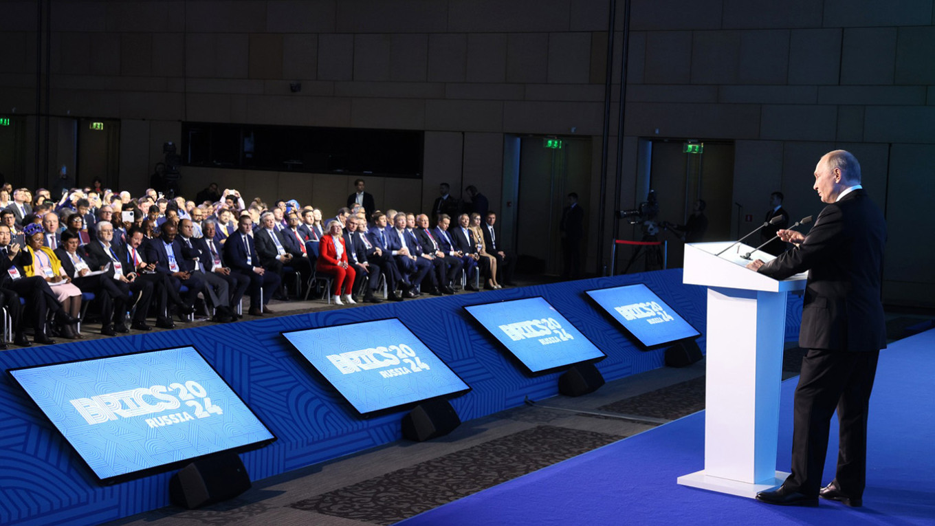  Vladimir Putin speaks at the plenary session of the BRICS forum. kremlin.ru 