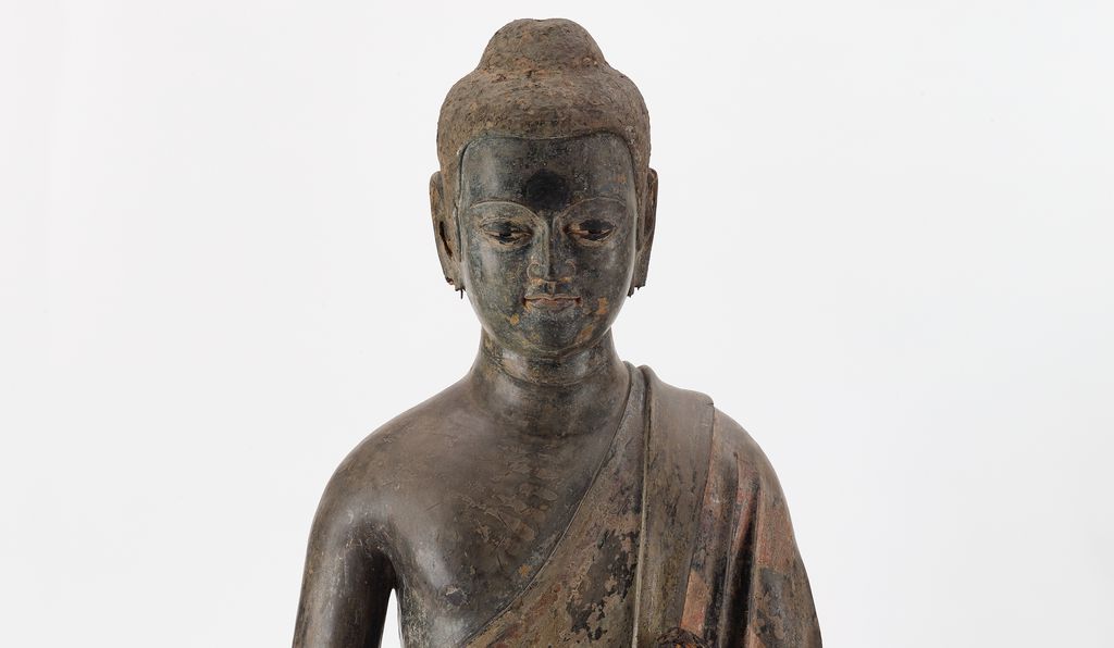 The Freer sculpture (detail) is one of the oldest known examples of a hollow-core lacquer Buddha, in which clay was used as the underlying mold instead of wood, and was removed once the artwork was complete, leaving the interior hollow.